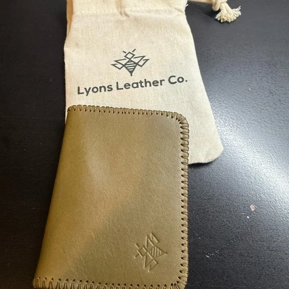 Lyons Leather Co. Limited Edition Sage Everyday Wallet - Picture 1 of 2